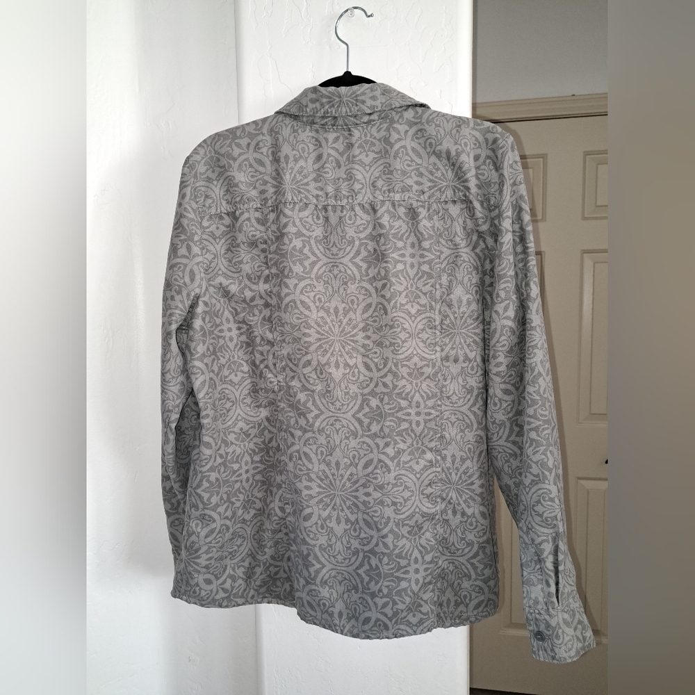Croft & Barrow Women's Gray Button Down Shirt Suede Feel Size XL - Picture 3 of 10